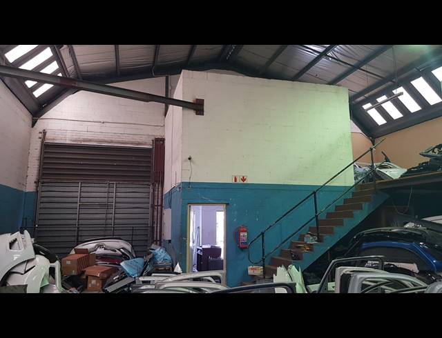 250M² FACTORY FOR SALE IN SACKS CIRCLE INDUSTRIAL